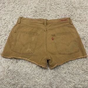 Levi’s Hugh rise shorts tan size 5 or distressed